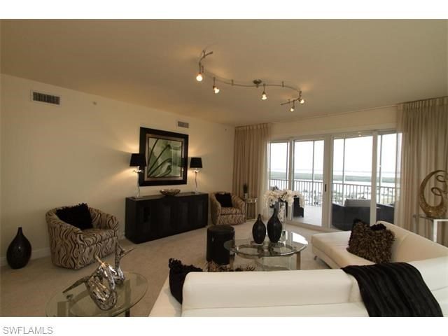 Cape Coral Luxury Homes Offers Beautiful Unit with Water Views.