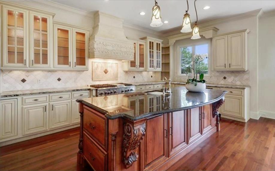 Orlando luxury homes built with spectacular kitchens.